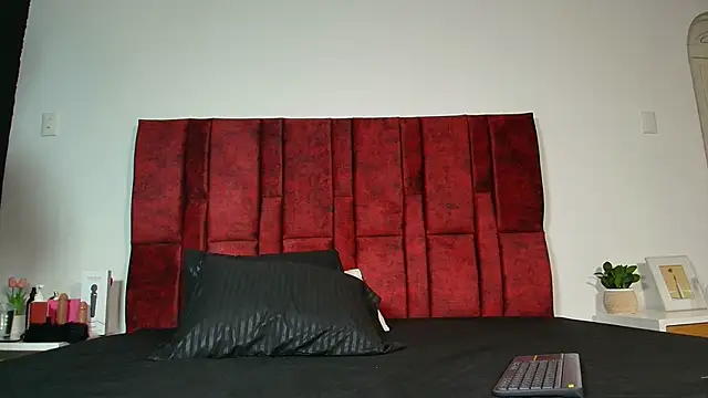 emma hearths online show from November 2025 07:46:02 PM