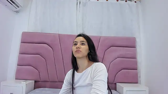 miajhonsonx online show from April 2026 01:34:02 PM