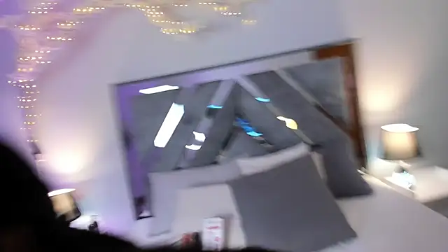 Isa Rouse   online show from October 2025 02:48:02 AM