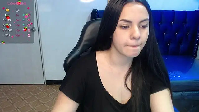 Mialover v online show from September 2025 01:04:01 PM