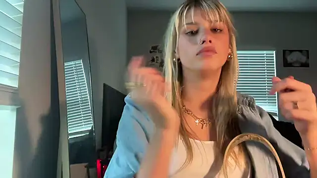 Snapshot of AnnGrayson chatting on September 2025 08:12:02 PM AnnGrayson online show from September 2025 08:12:02 PM