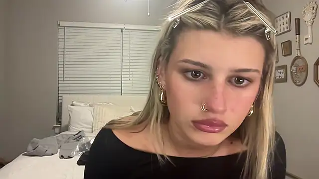 Snapshot of AnnGrayson chatting on October 2025 11:34:02 PM AnnGrayson online show from October 2025 11:34:02 PM