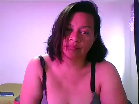 adri89-g online show from September 2025 04:22:02 PM
