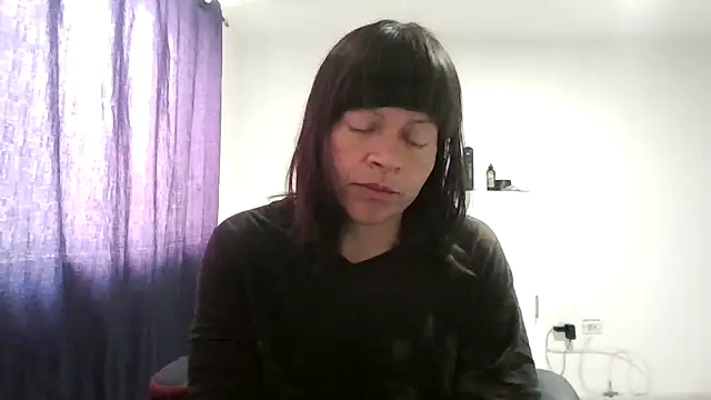 Snapshot of adri89-g chatting on June 2026 03:45:01 PM adri89-g online show from June 2026 03:45:01 PM