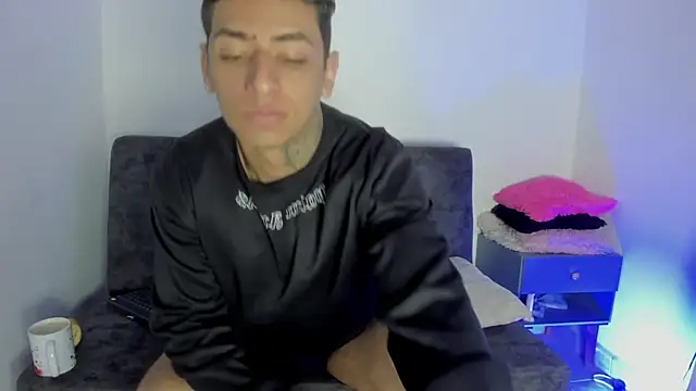 maykel and mike online show from January 2026 02:08:01 PM