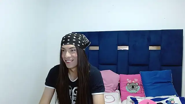 Snapshot of PinkLuna_LolaBloom chatting on May 2026 03:56:01 AM PinkLuna LolaBloom online show from May 2026 03:56:01 AM
