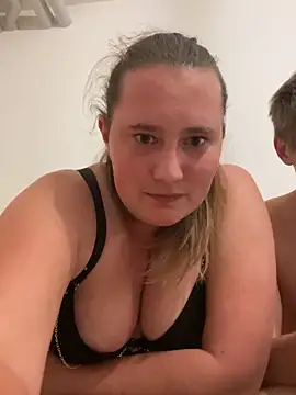 Snapshot of CurvySabrina chatting on September 2025 11:09:02 PM CurvySabrina online show from September 2025 11:09:02 PM