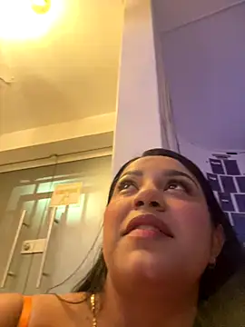 Snapshot of SienaWild chatting on November 2025 04:34:02 AM SienaWild online show from November 2025 04:34:02 AM