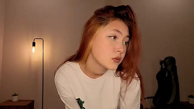 Frences Eyes online show from November 2025 01:43:03 PM