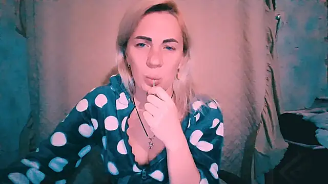 EmmaCat  online show from October 2025 07:47:02 PM