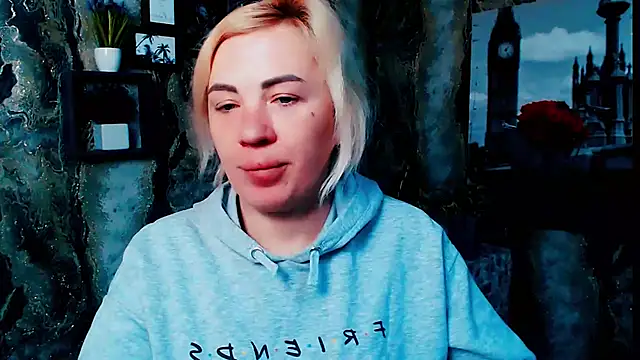 EmmaCat  online show from February 2026 06:03:01 AM