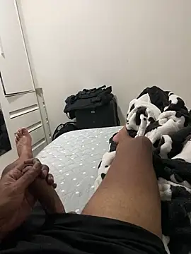 Morenolatino881 online show from December 2025 11:00:02 PM