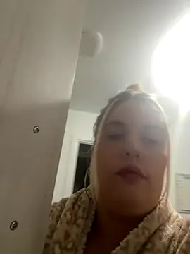 curvymilf2000 online show from October 2025 07:34:01 PM