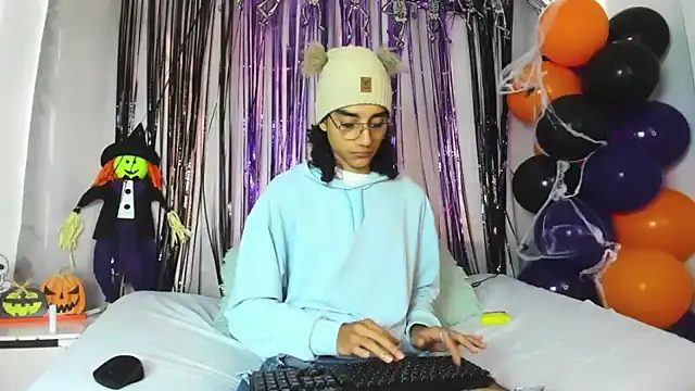 EthanBlackwoodd online show from October 2025 07:38:02 PM