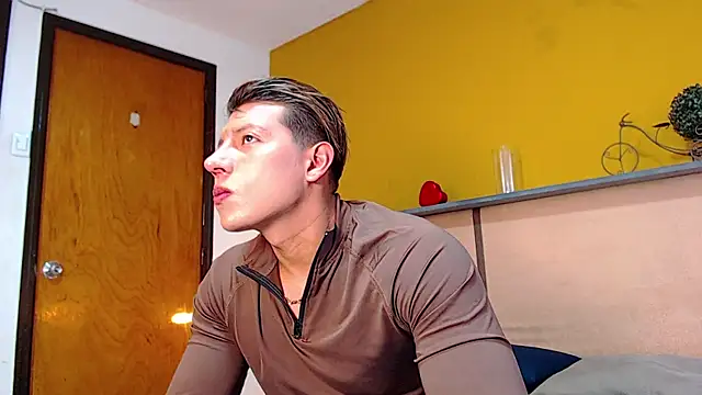 Snapshot of arnold_taylor chatting on July 2026 10:01:02 PM arnold taylor online show from July 2026 10:01:02 PM