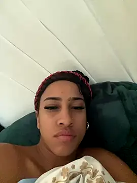 Snapshot of flore-cita chatting on October 2025 03:43:01 PM flore-cita online show from October 2025 03:43:01 PM