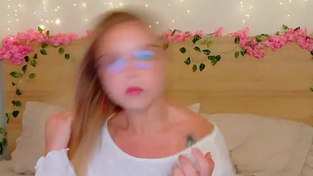 Lilith Bonheur online show from November 2025 09:24:02 PM