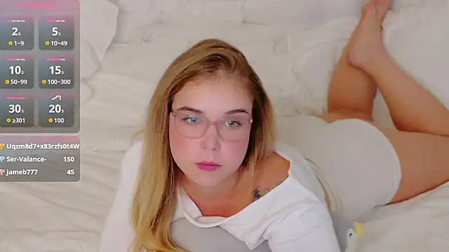 Lilith Bonheur online show from December 2025 05:18:02 PM