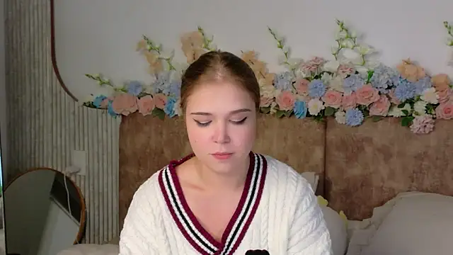 Lilith Bonheur online show from April 2026 02:33:01 PM