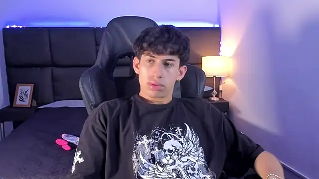 Aaron Spencer13 online show from October 2025 06:36:01 PM