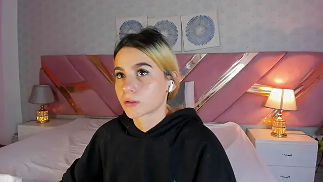 ChloeLaurentt online show from December 2025 02:22:02 PM