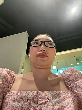 AdriaNochi online show from June 2026 01:23:01 PM