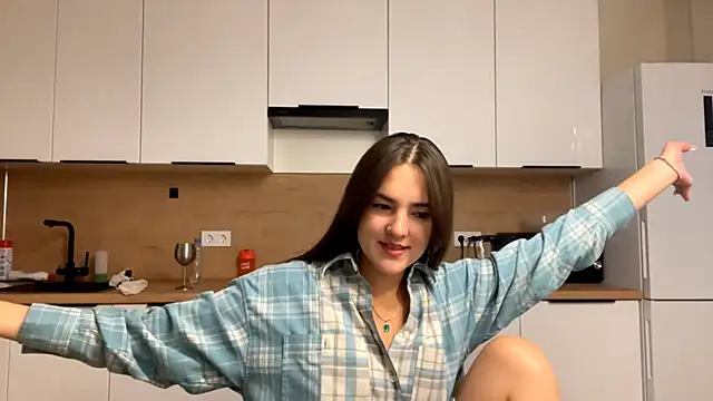 FavorLeila online show from October 2025 02:14:01 PM