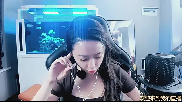 Keke-Bai online show from October 2025 11:22:01 AM