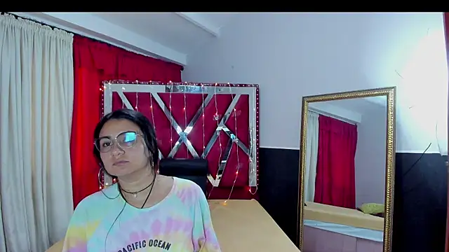 Luna021 1 online show from November 2025 07:57:01 PM