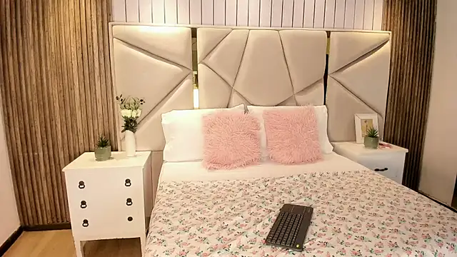 Snapshot of Maddy_XOXO_HOT chatting on September 2025 08:25:01 PM Maddy XOXO HOT online show from September 2025 08:25:01 PM