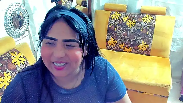 Snapshot of Girl_luna_ chatting on October 2025 07:37:01 PM Girl luna online show from October 2025 07:37:01 PM