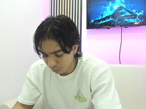 Snapshot of toji_luxxer chatting on September 2025 11:52:01 PM toji luxxer online show from September 2025 11:52:01 PM