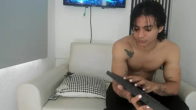 Snapshot of toji_luxxer chatting on October 2025 01:35:02 PM toji luxxer online show from October 2025 01:35:02 PM