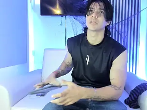 Snapshot of toji_luxxer chatting on October 2025 08:57:01 PM toji luxxer online show from October 2025 08:57:01 PM