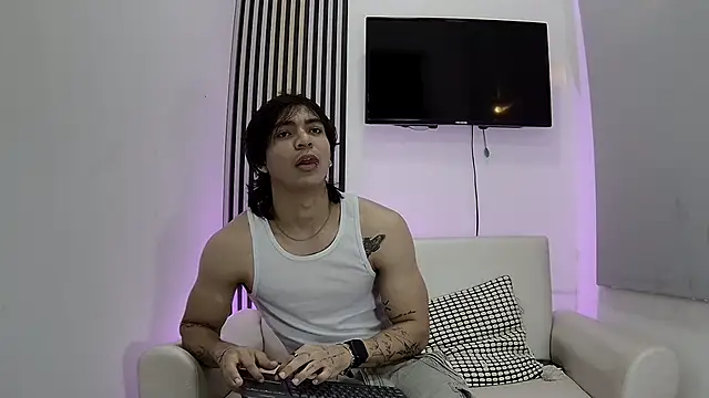 Snapshot of toji_luxxer chatting on November 2025 09:37:01 PM toji luxxer online show from November 2025 09:37:01 PM