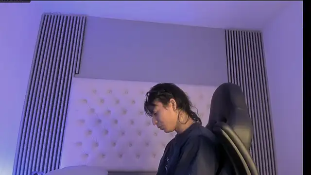 Snapshot of toji_luxxer chatting on November 2025 02:44:02 AM toji luxxer online show from November 2025 02:44:02 AM