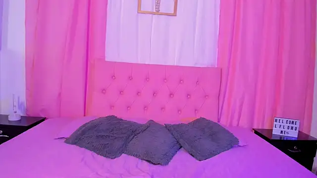 Nova Luv  online show from October 2025 02:39:02 PM