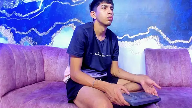 Juicy Creww online show from November 2025 09:25:01 AM