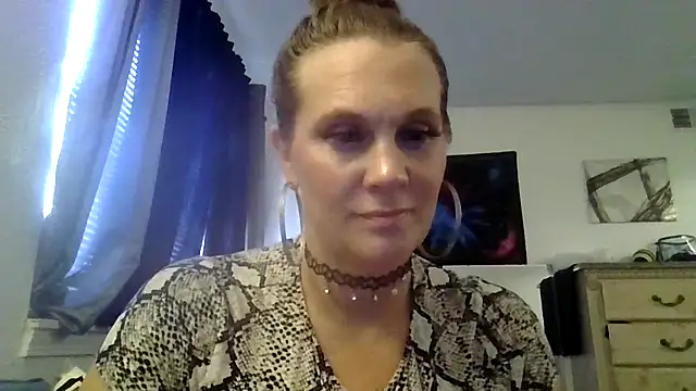 Ariasweetaspie online show from October 2025 04:40:01 PM