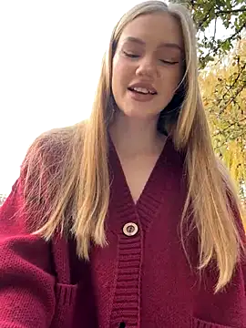 MilaMoone online show from November 2025 10:54:02 AM