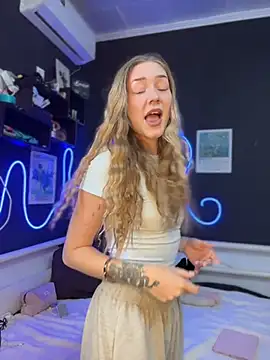 MilaMoone online show from April 2026 10:36:01 AM