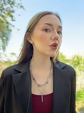 Snapshot of MilaMoone chatting on May 2026 11:15:01 AM MilaMoone online show from May 2026 11:15:01 AM