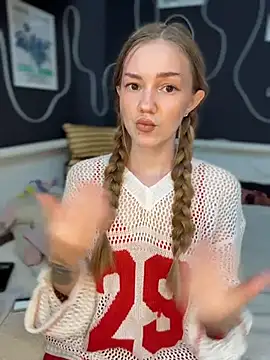 MilaMoone online show from June 2026 12:07:02 PM