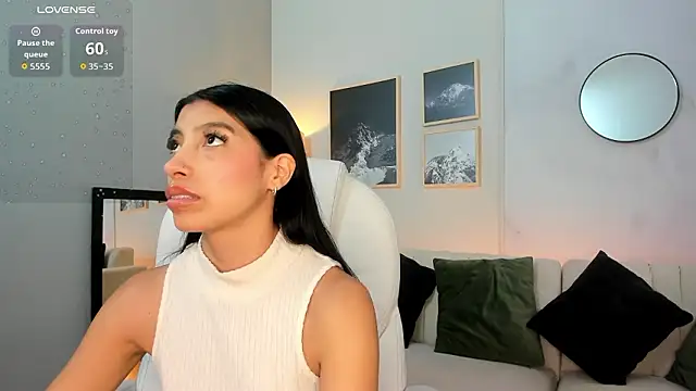 Tiffany Low online show from February 2026 01:53:02 PM