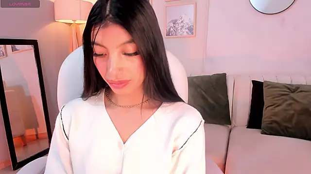 Tiffany Low online show from February 2026 02:59:02 PM