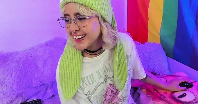 Snapshot of NekoWaifu chatting on October 2025 12:47:01 PM NekoWaifu online show from October 2025 12:47:01 PM
