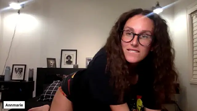 Snapshot of annmarieferrara chatting on October 2025 02:54:01 AM annmarieferrara online show from October 2025 02:54:01 AM