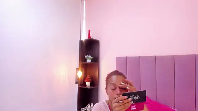 HoollyHendrix online show from November 2025 08:08:01 PM