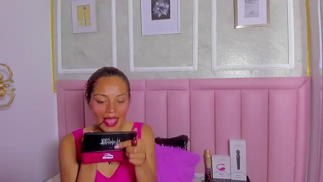 HoollyHendrix online show from March 2026 08:27:02 PM