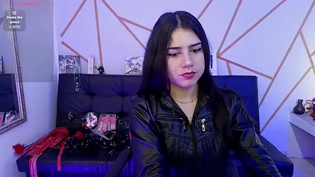 ilayra smith online show from November 2025 08:08:01 PM